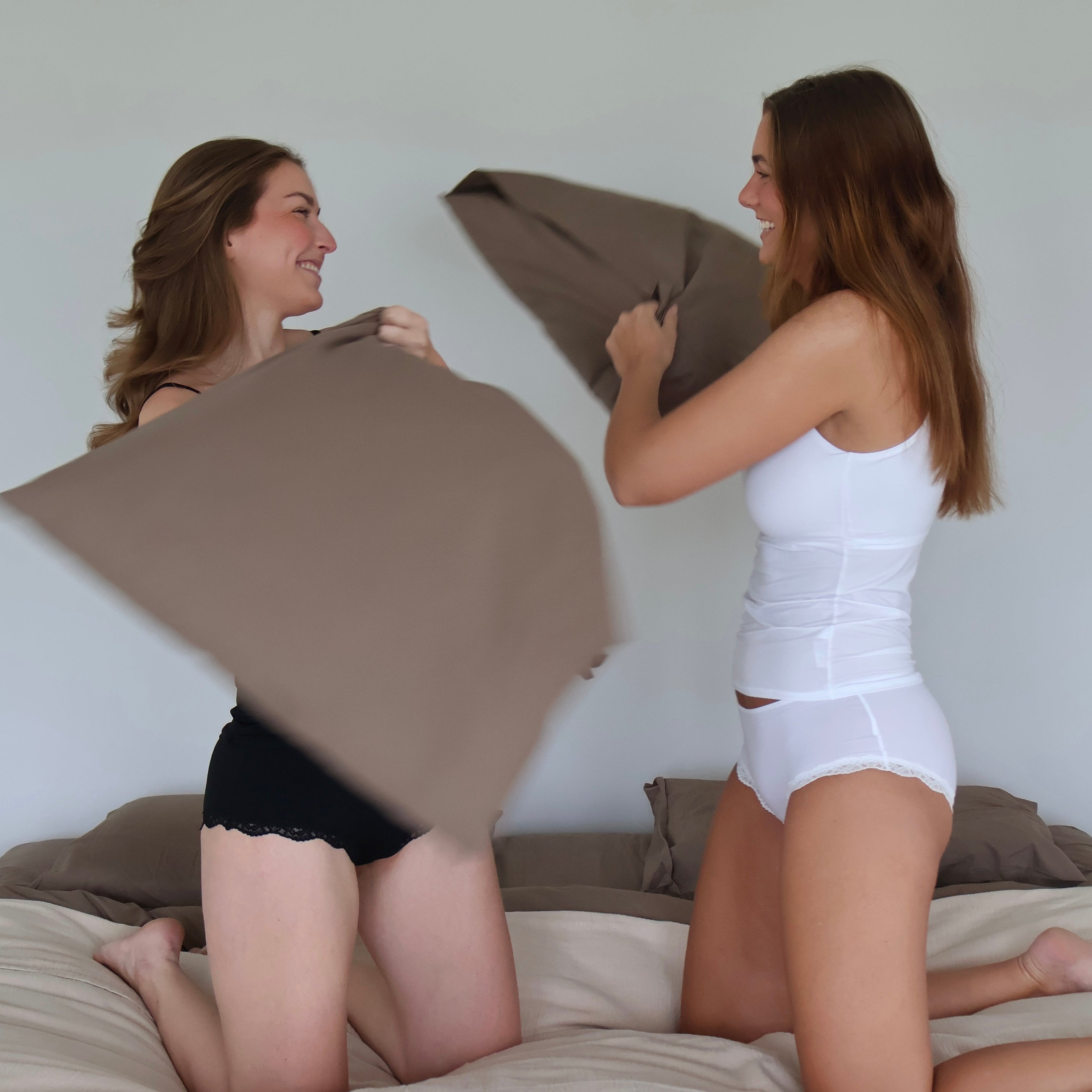 Soft feel panty white på model